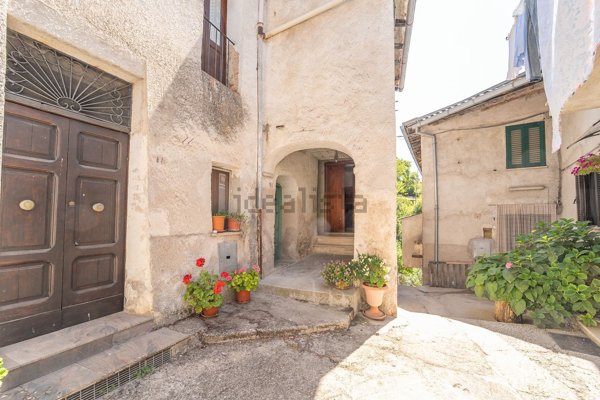 casa indipendente in vendita a Carsoli