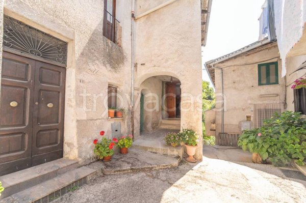 casa indipendente in vendita a Carsoli