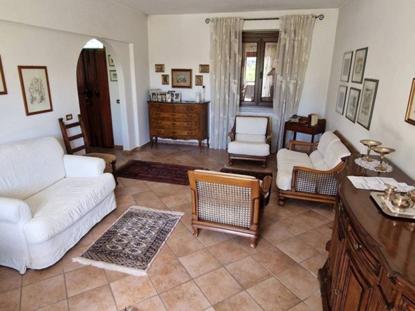 casa indipendente in vendita a Carsoli
