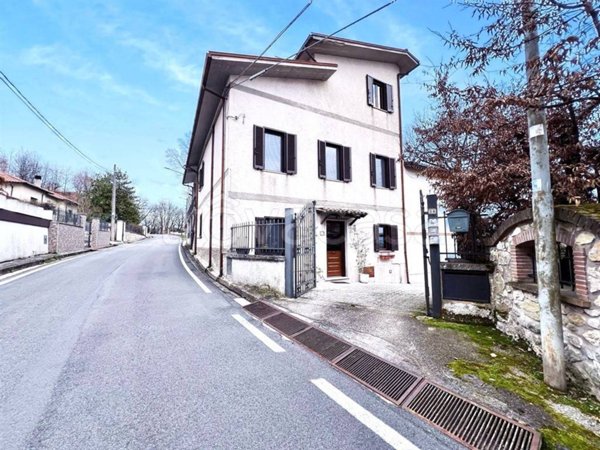 casa indipendente in vendita a Carsoli in zona Poggio Cinolfo