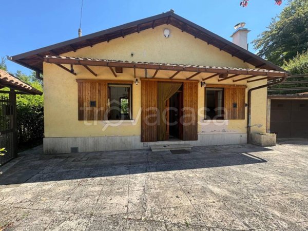 casa indipendente in vendita a Carsoli in zona Tufo Basso