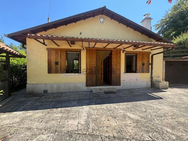 casa indipendente in vendita a Carsoli in zona Tufo Basso