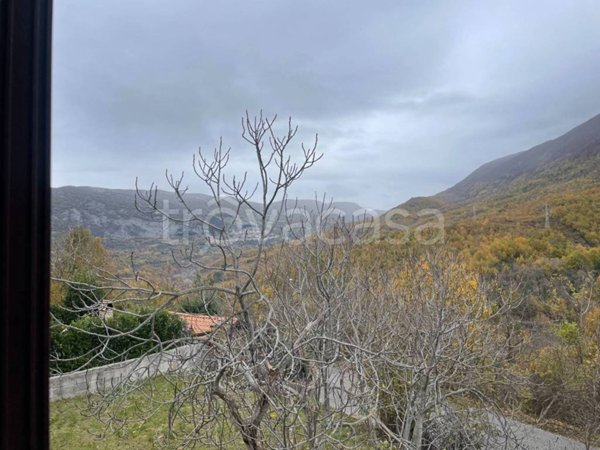 casa indipendente in vendita a Carsoli in zona Montesabinese