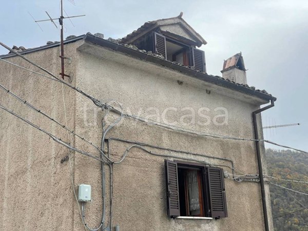casa indipendente in vendita a Carsoli in zona Montesabinese