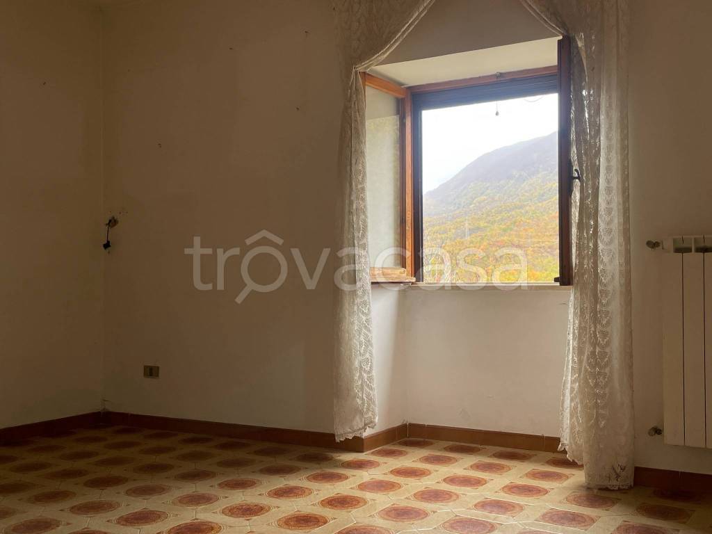 casa indipendente in vendita a Carsoli in zona Montesabinese
