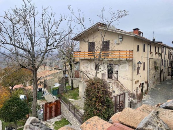 casa indipendente in vendita a Carsoli in zona Montesabinese