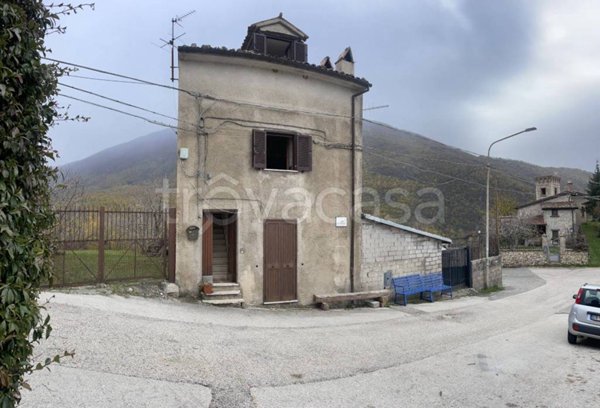 casa indipendente in vendita a Carsoli in zona Montesabinese