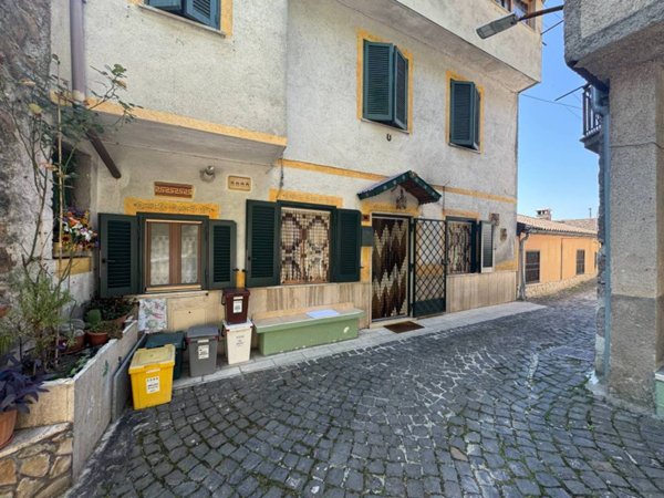 casa indipendente in vendita a Carsoli