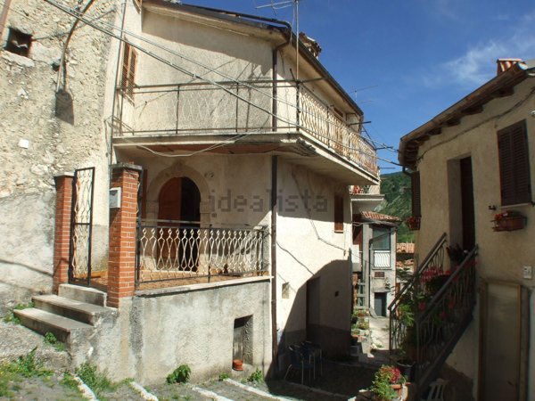 casa indipendente in vendita a Carsoli