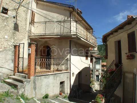 casa indipendente in vendita a Carsoli in zona Colli di Montebove