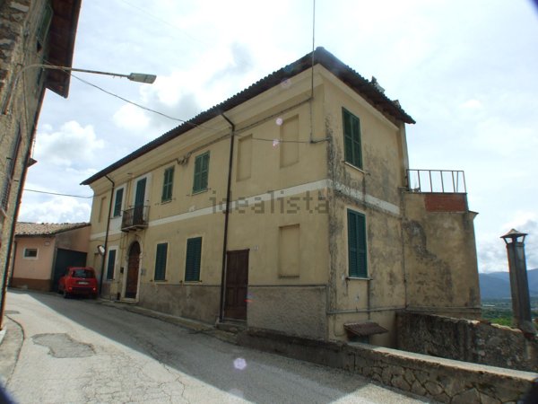 appartamento in vendita a Carsoli in zona Poggio Cinolfo