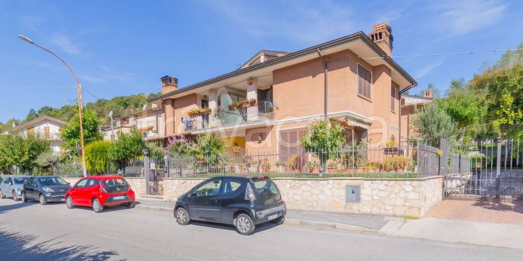 casa indipendente in vendita a Carsoli