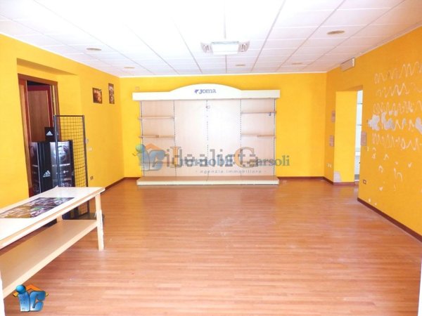 locale commerciale in vendita a Carsoli