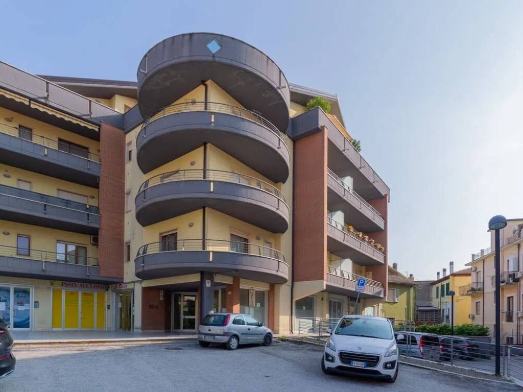 negozio in vendita a Carsoli