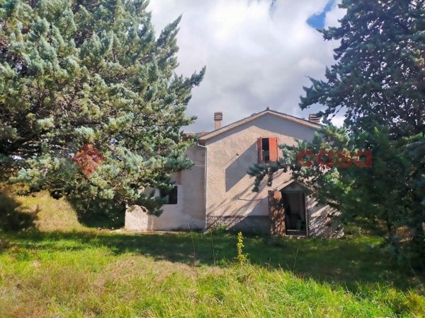 casa indipendente in vendita a Carsoli in zona Villa Romana