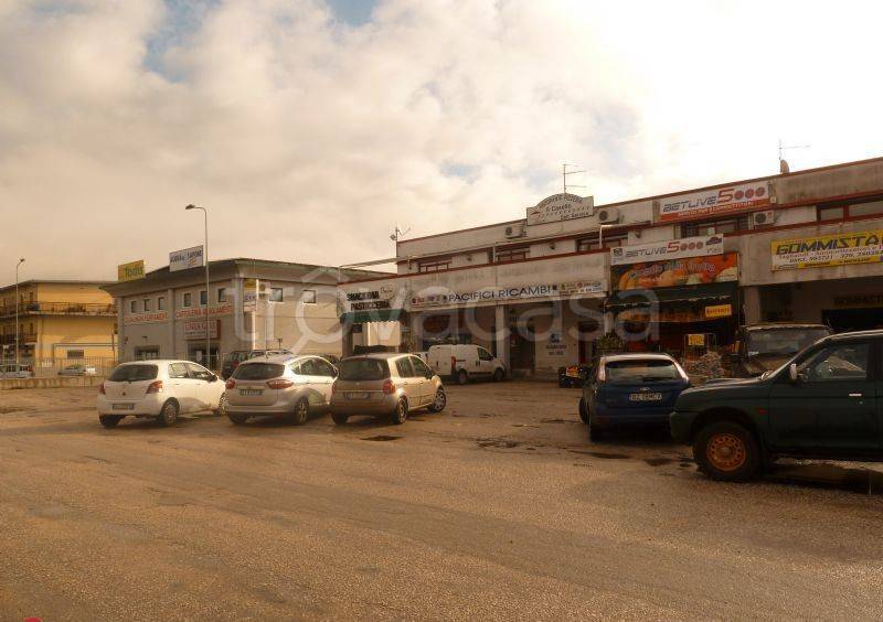 negozio in vendita a Carsoli