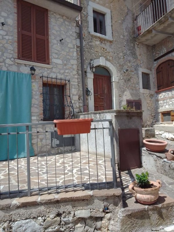 appartamento in vendita a Carsoli in zona Pietrasecca