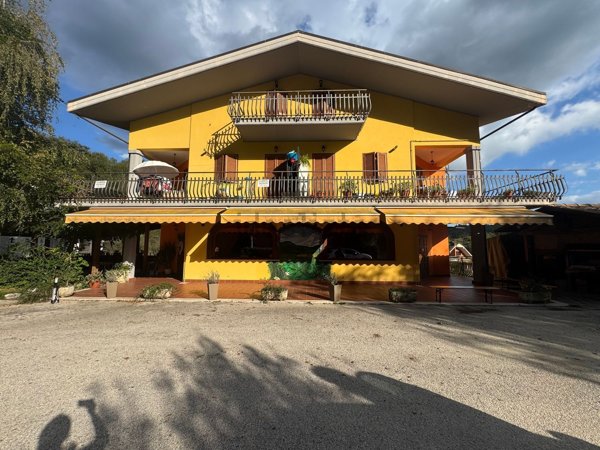 appartamento in vendita a Carsoli in zona Tufo Basso