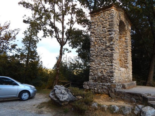 casa indipendente in vendita a Carsoli in zona Poggio Cinolfo