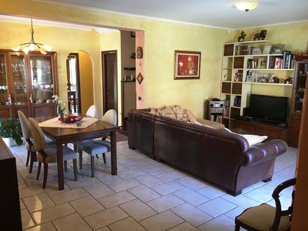 casa indipendente in vendita a Carsoli