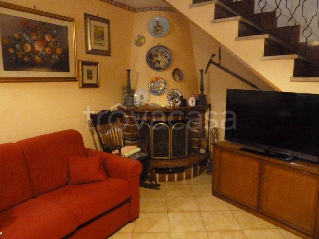 casa indipendente in vendita a Carsoli in zona Poggio Cinolfo