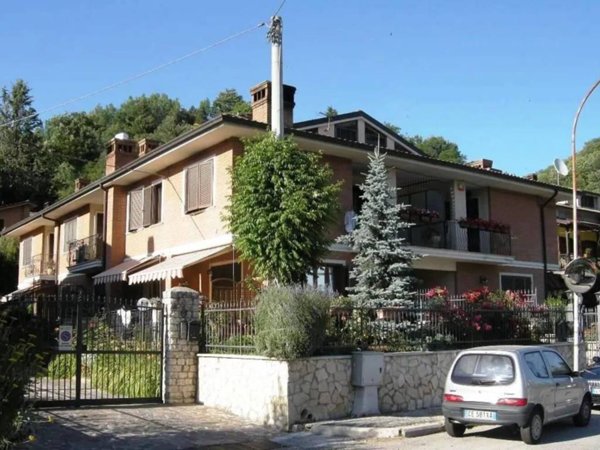 casa indipendente in vendita a Carsoli