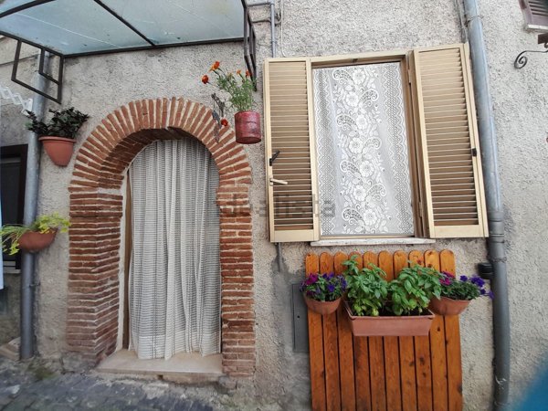 appartamento in vendita a Carsoli in zona Montesabinese