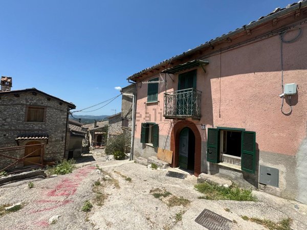 appartamento in vendita a Carsoli in zona Pietrasecca