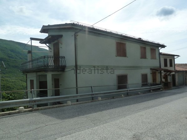 casa indipendente in vendita a Carsoli