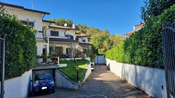 casa indipendente in vendita a Carsoli