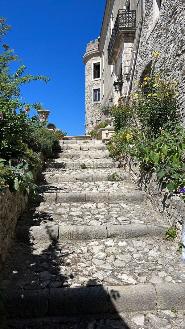 casa indipendente in vendita a Carsoli