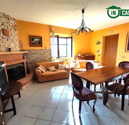 casa indipendente in vendita a Carsoli in zona Pietrasecca