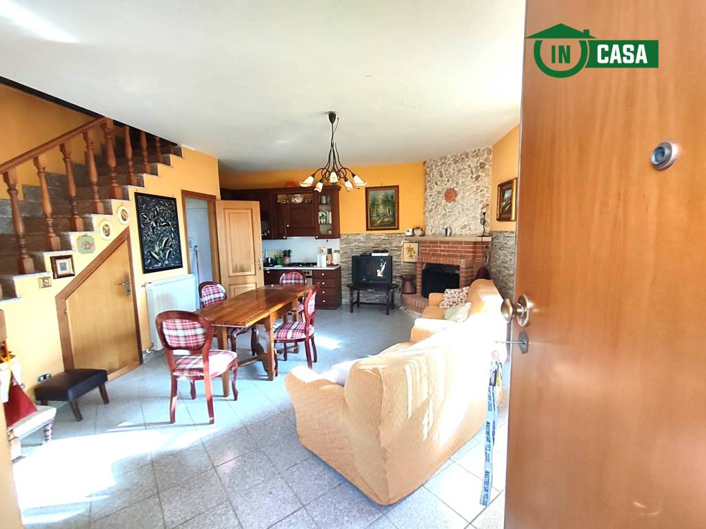 casa indipendente in vendita a Carsoli in zona Pietrasecca