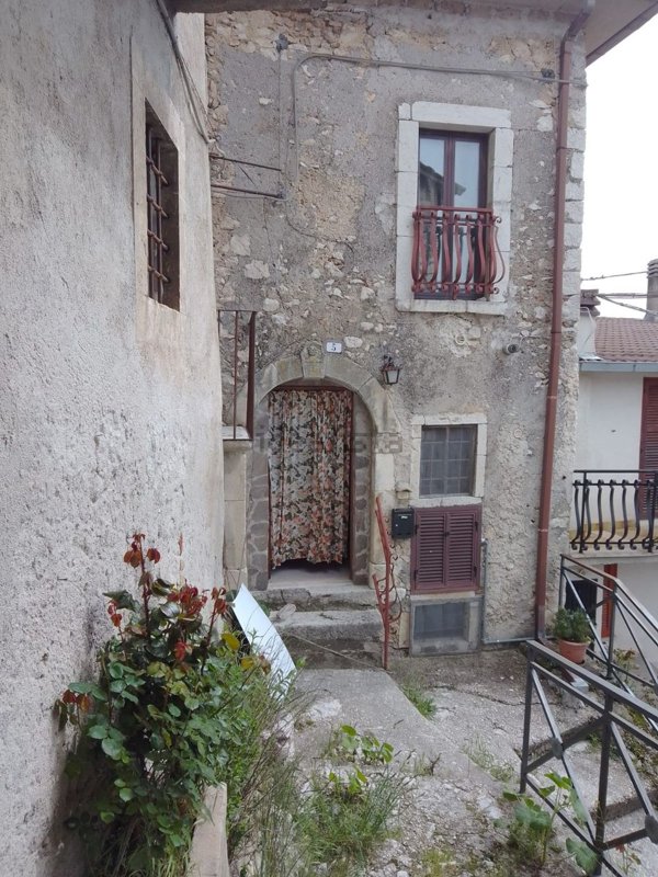 appartamento in vendita a Carsoli in zona Pietrasecca