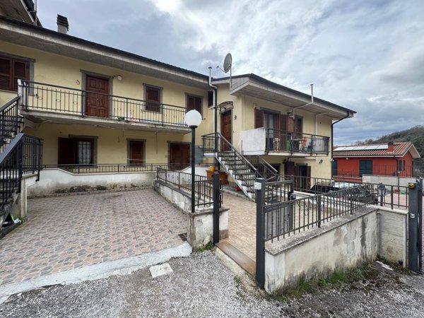 casa semindipendente in vendita a Carsoli