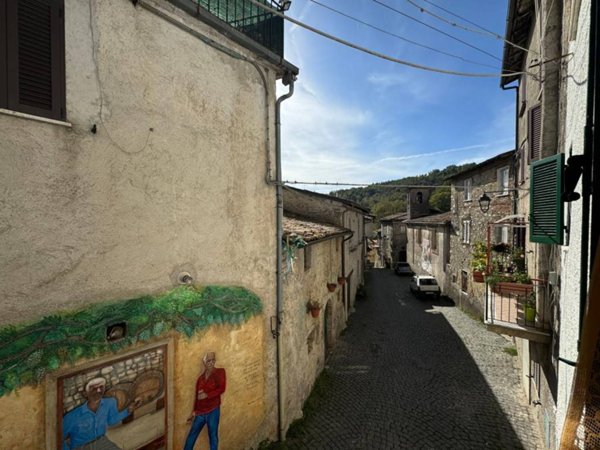 casa indipendente in vendita a Carsoli in zona Tufo Basso