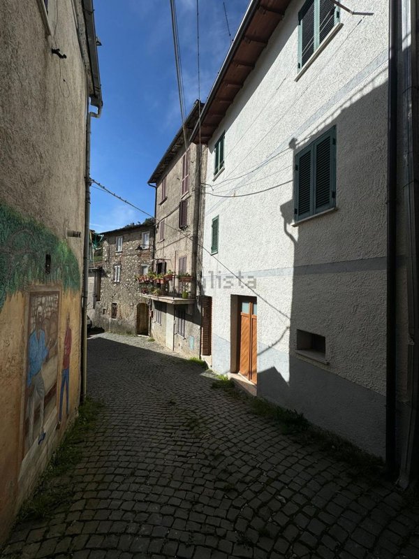 casa indipendente in vendita a Carsoli in zona Tufo Basso