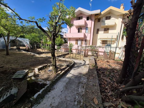casa indipendente in vendita a Carsoli in zona Pietrasecca