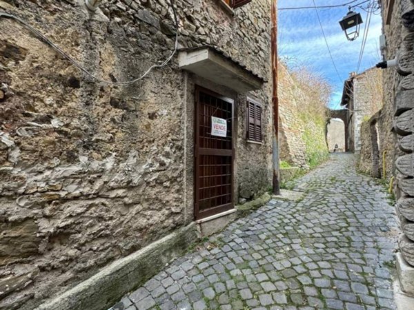 casa indipendente in vendita a Carsoli