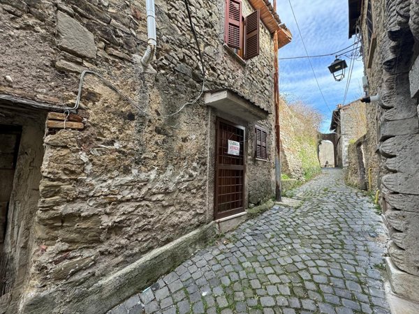 casa indipendente in vendita a Carsoli