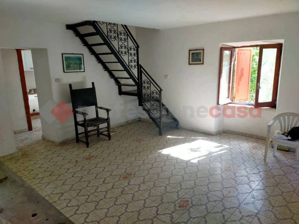 casa indipendente in vendita a Carsoli in zona Villa Romana