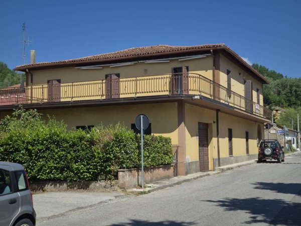 casa indipendente in vendita a Carsoli