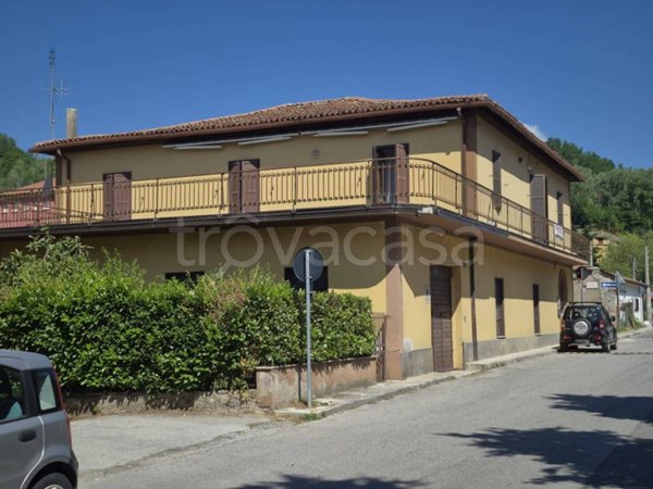 casa indipendente in vendita a Carsoli