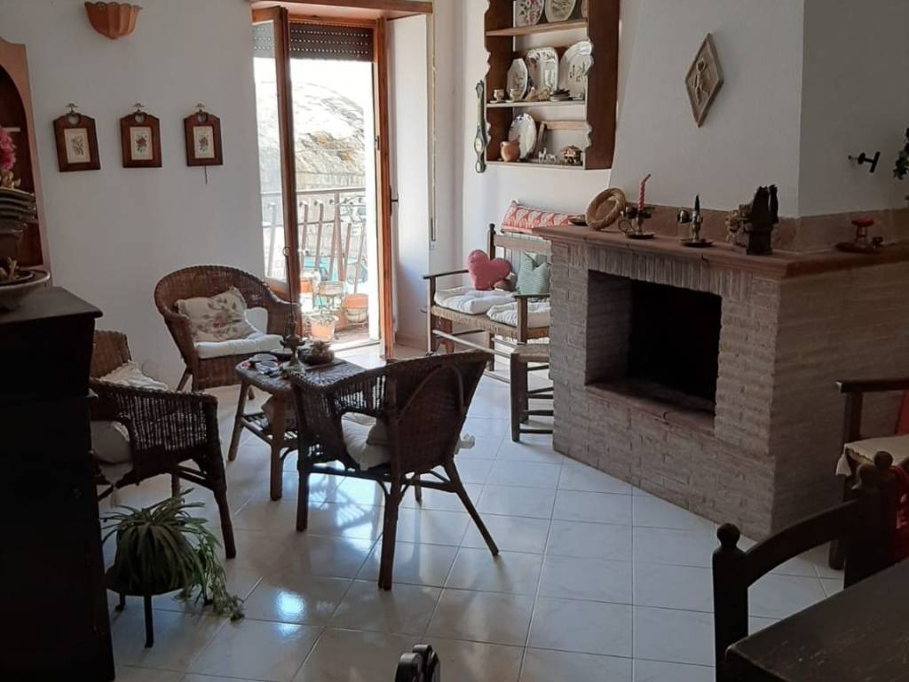 casa indipendente in vendita a Carsoli