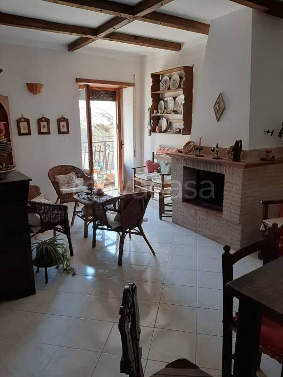 casa indipendente in vendita a Carsoli
