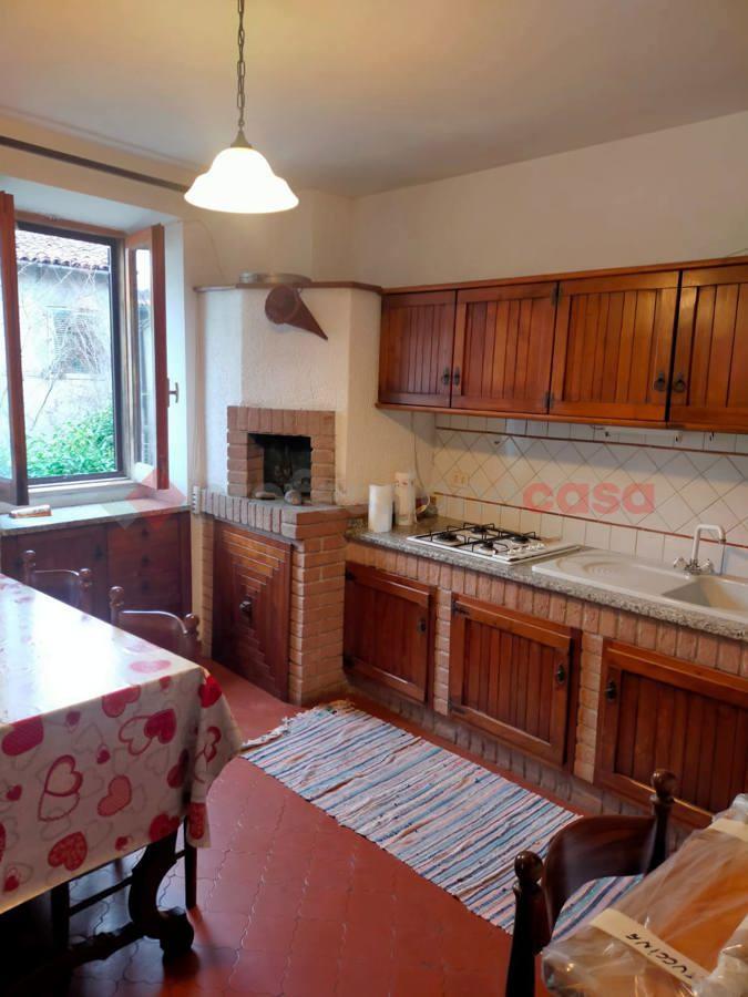 casa indipendente in vendita a Carsoli in zona Tufo Basso