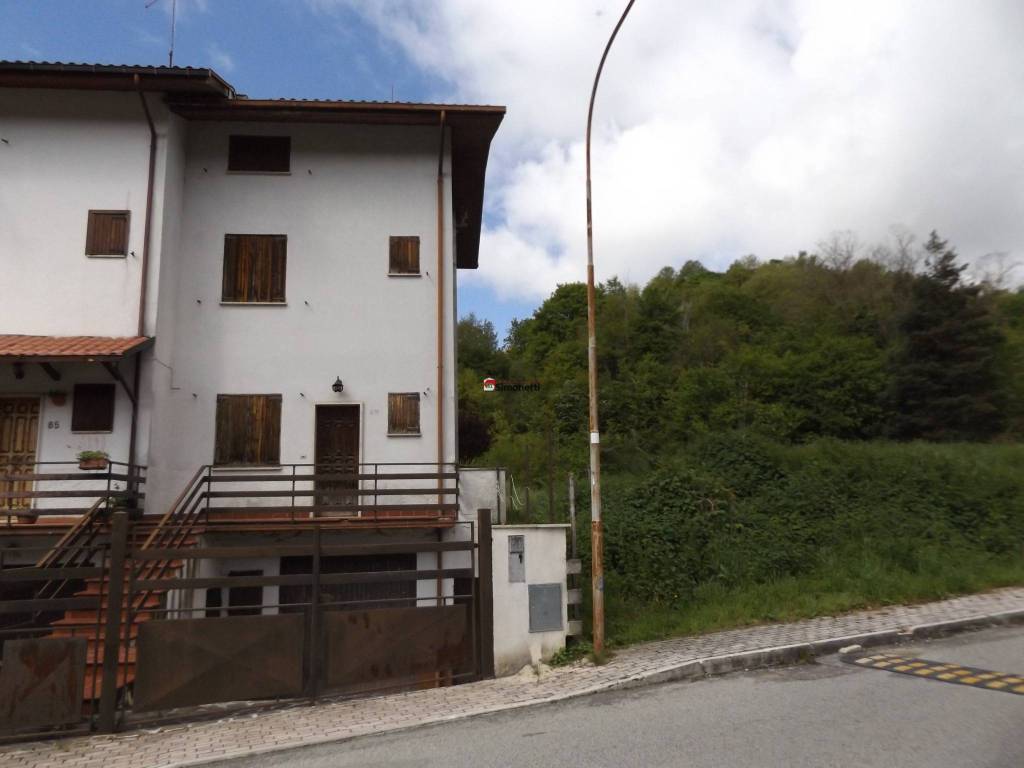 casa indipendente in vendita a Carsoli