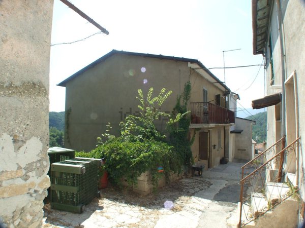 casa indipendente in vendita a Carsoli in zona Tufo Basso
