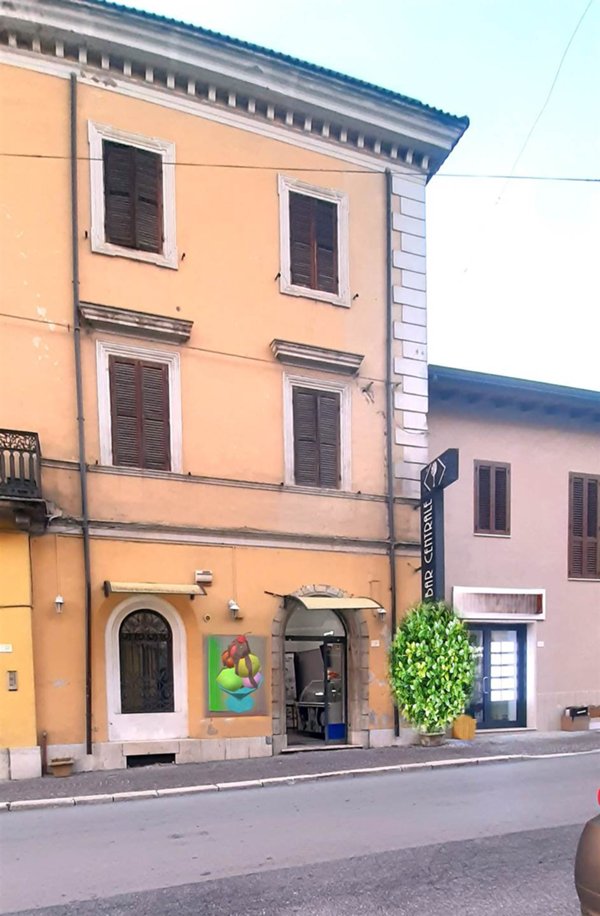 negozio in vendita a Carsoli