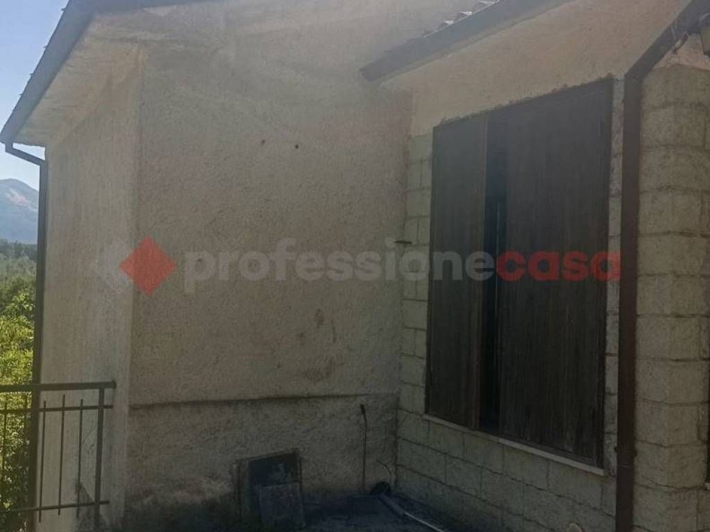 casa indipendente in vendita a Carsoli